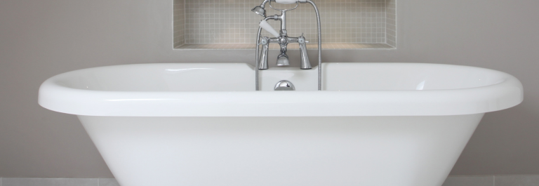 white bathtup: hot water eczema
