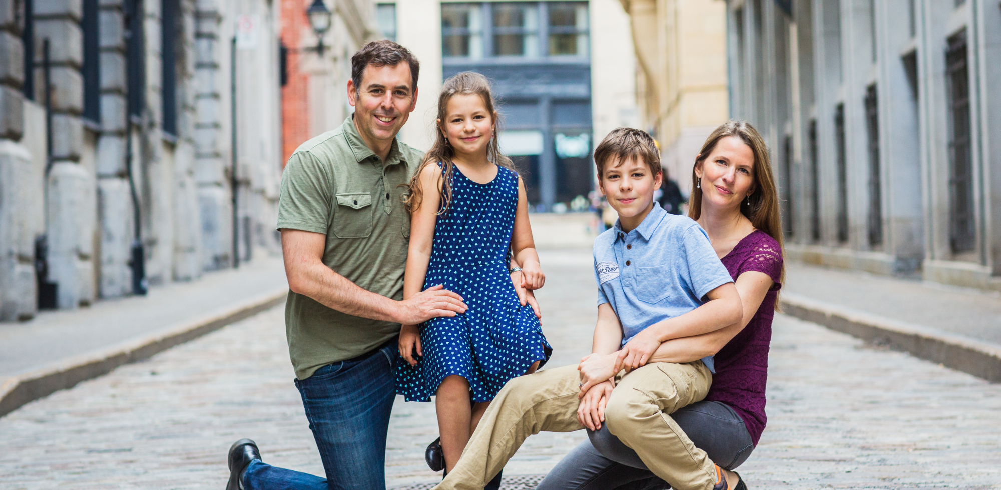 About Us Banner - Jennifer's Family Photoshoot in Streets