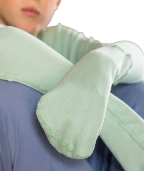 Close-up of the closed mitten cuffs attached to a kids' anti-scratch top